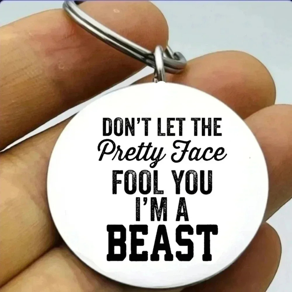 Don't let thr pretty face fool you im a beast hot Keychain